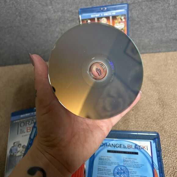 Orange is the new Black Season 1-3 on Blu-ray Pre owned - Picture 8 of 13